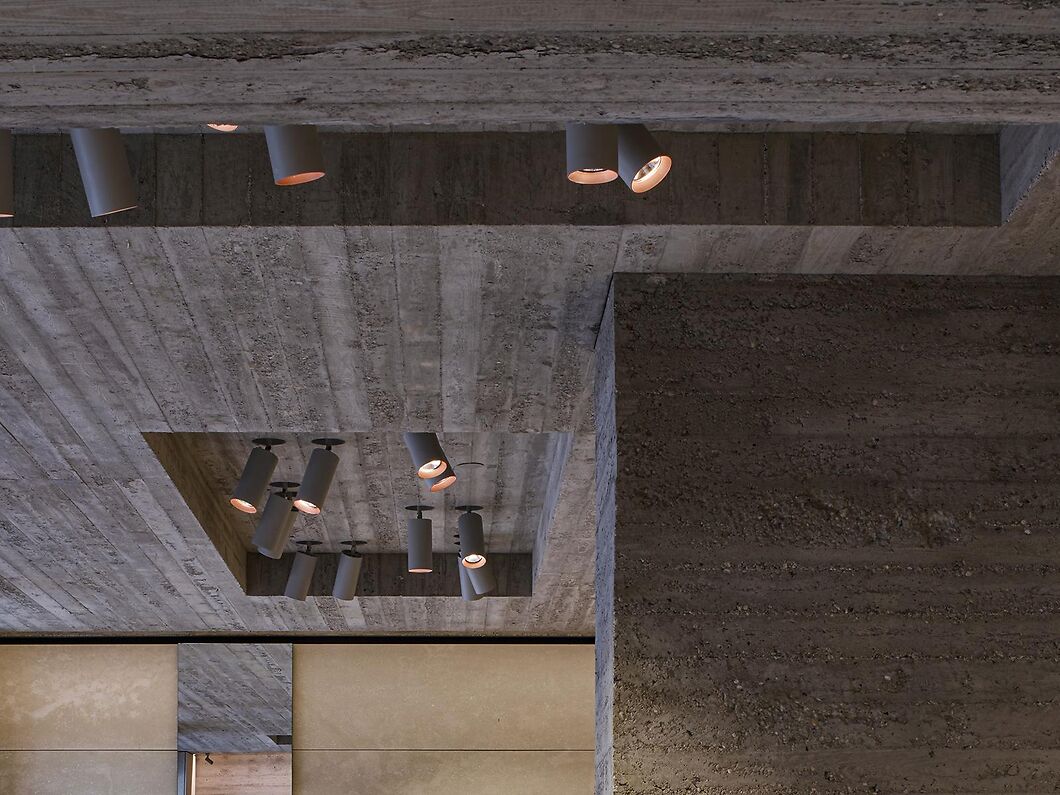 expression by 100% light. belgium